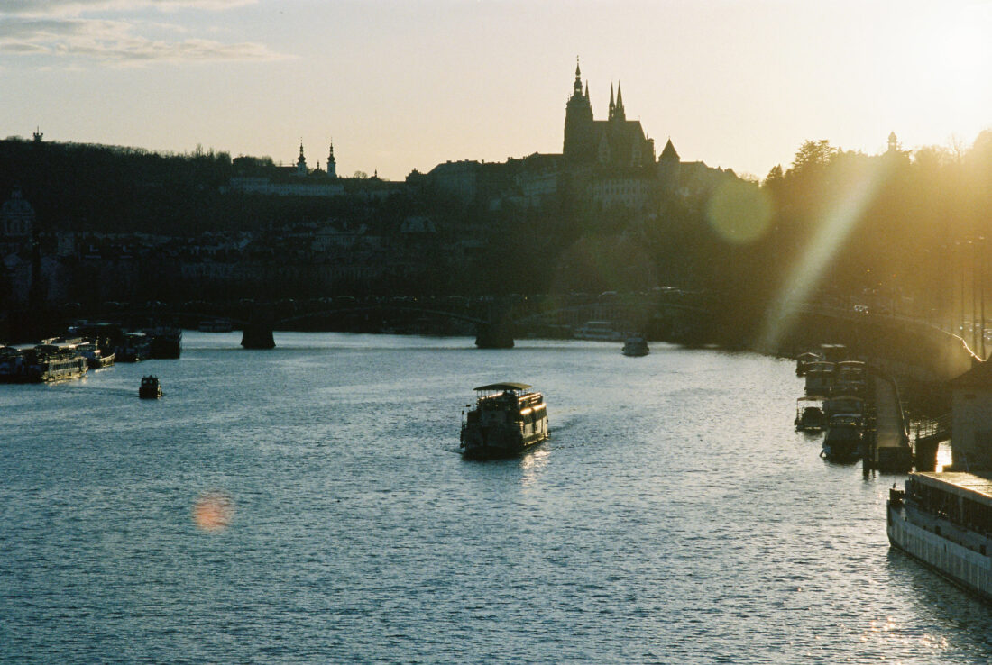 Kinol Disco 800 - Film Teal and Orange