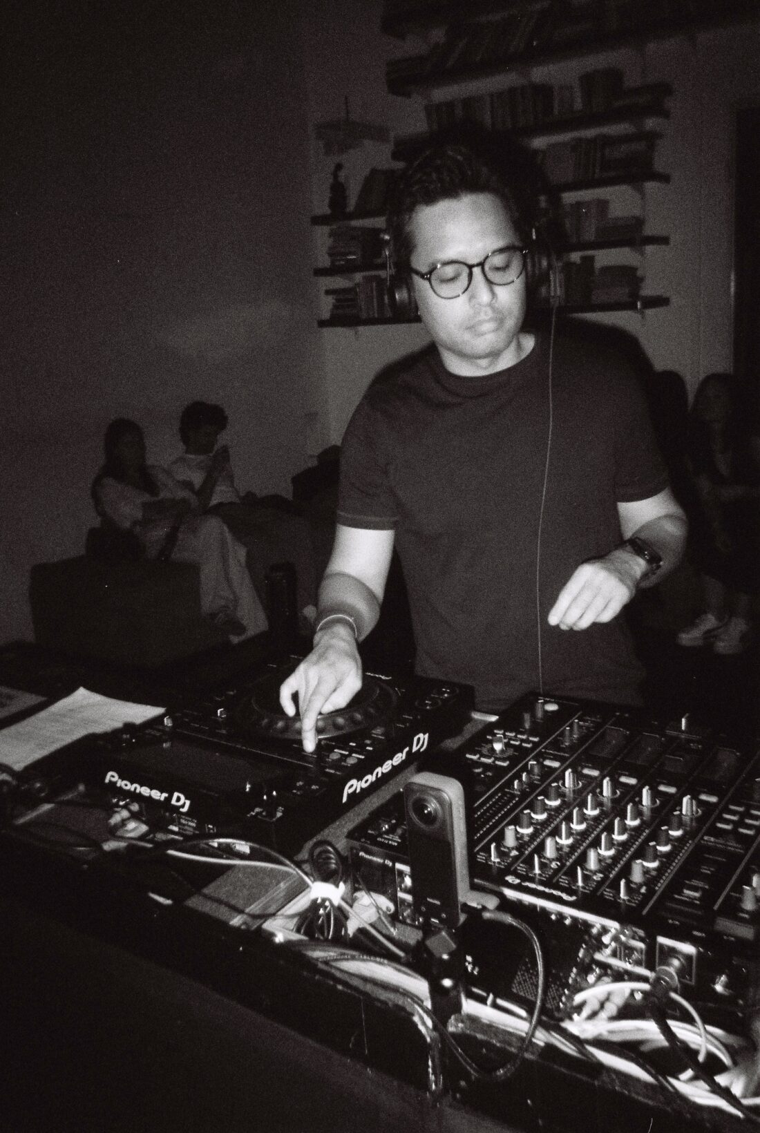 Kinol ReCamera Negra – Black & White Disposable Camera - take pics