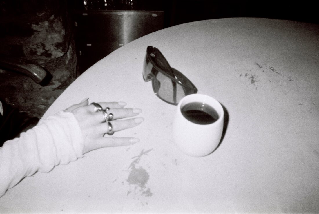 Kinol ReCamera Negra – Black & White Disposable Camera - Vibe